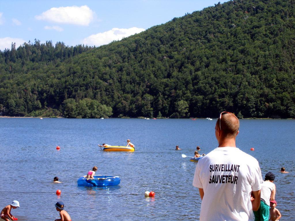 Hotel Domaine Du Lac Chambon Murol Eksteriør bilde