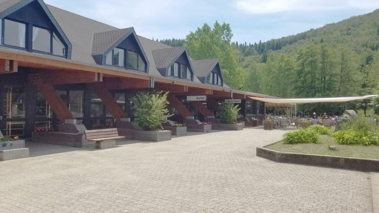 Hotel Domaine Du Lac Chambon Murol Eksteriør bilde